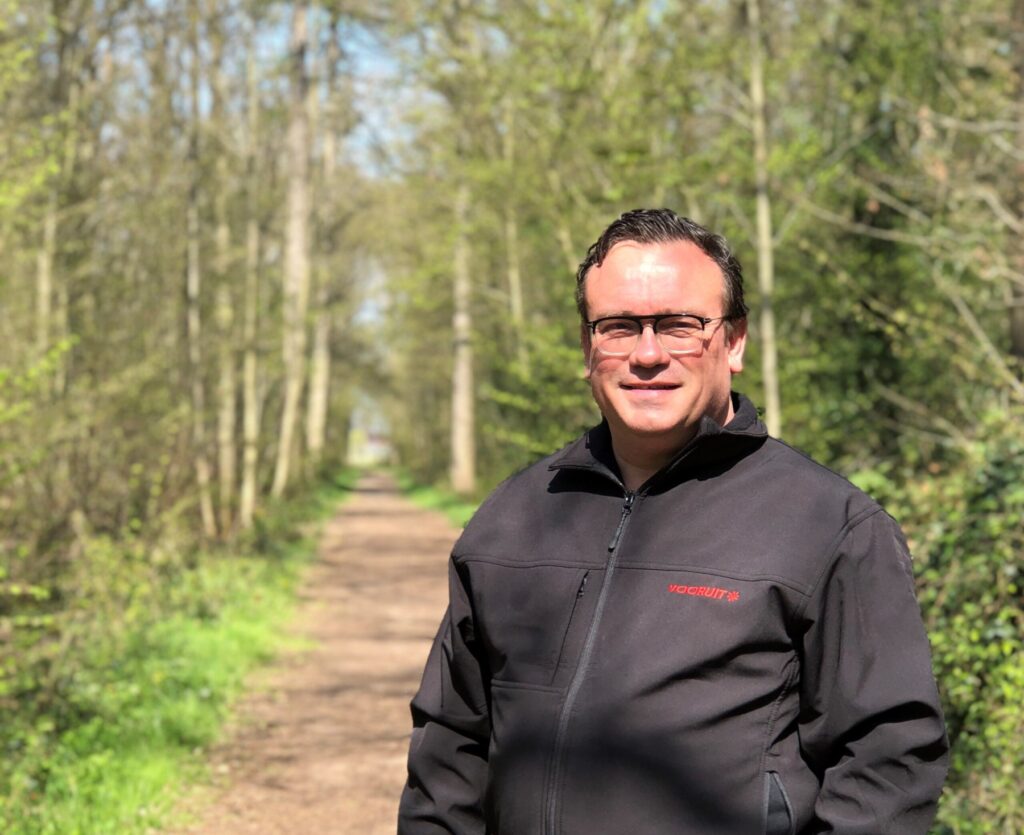 gedeputeerde Jurgen Vanlerberghe in het bos, belang van natuur en groen voor gezondheid
